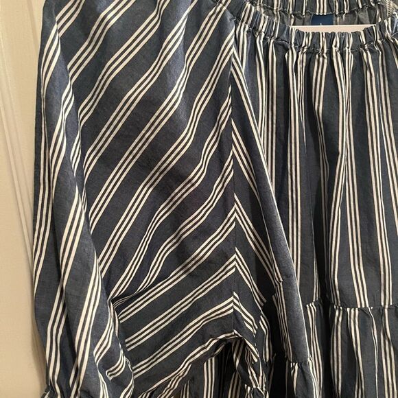 Old Navy Blue and White Puff Sleeve Blouse - Picture 2 of 6